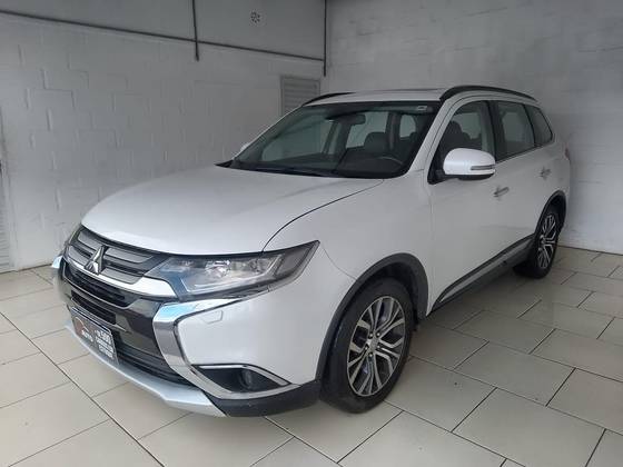 MITSUBISHI OUTLANDER 2.2 4X4 16V DIESEL 4P AUTOMÁTICO